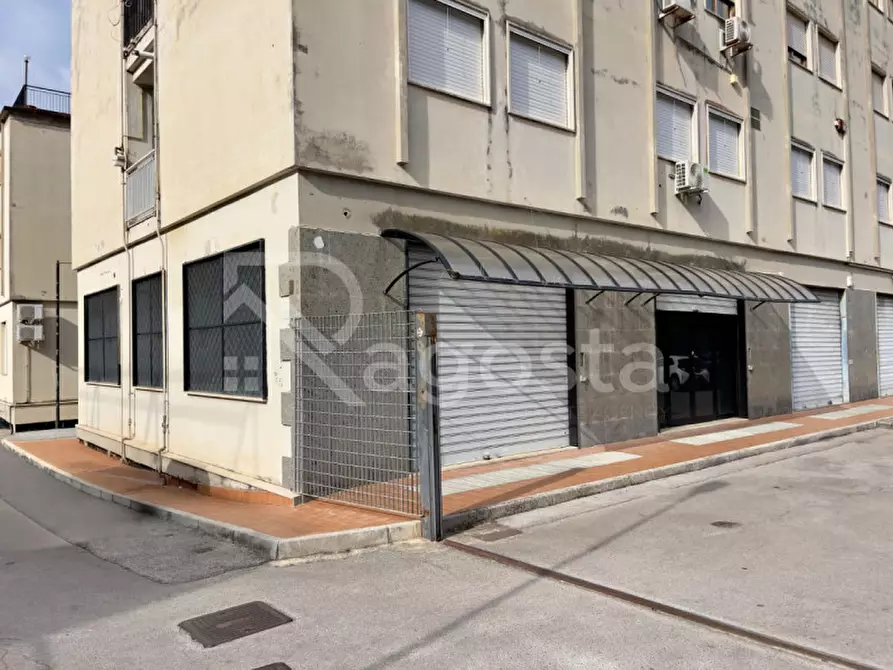 Immagine 4 di Negozio in affitto  in Via Sabato Visco a Salerno