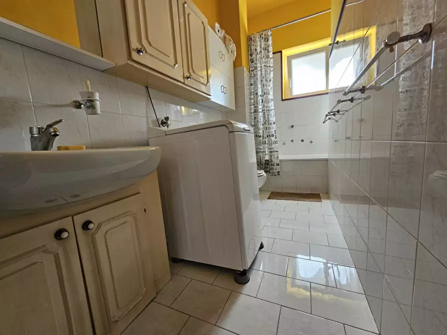 Immagine 10 di Appartamento in vendita  in via Collodi a Savona