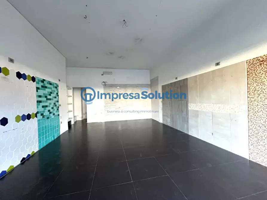 Immagine 12 di Negozio in affitto  in Viale John Fitzgerald Kennedy a Napoli