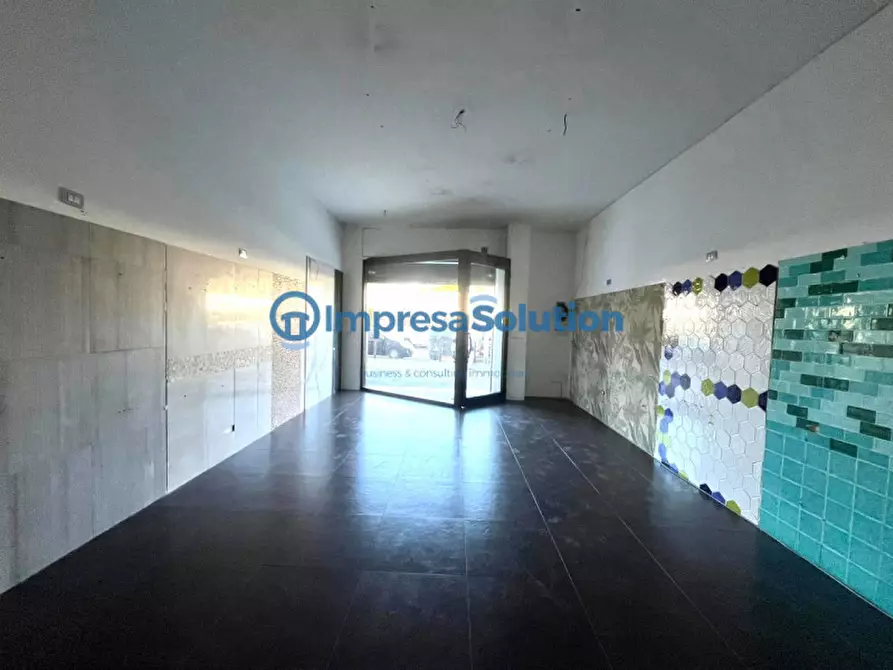 Immagine 15 di Negozio in affitto  in Viale John Fitzgerald Kennedy a Napoli