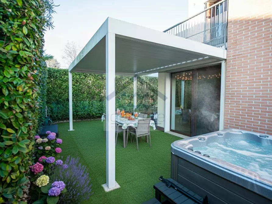 Immagine 1 di Casa bifamiliare in vendita  a Bussolengo