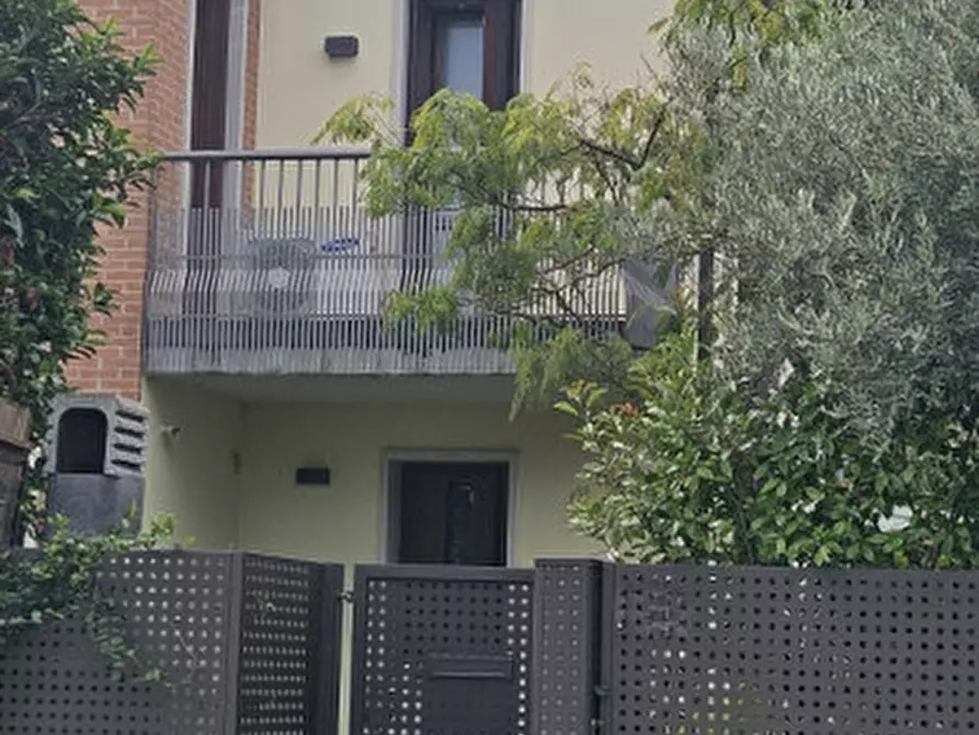 Immagine 2 di Casa bifamiliare in vendita  a Bussolengo