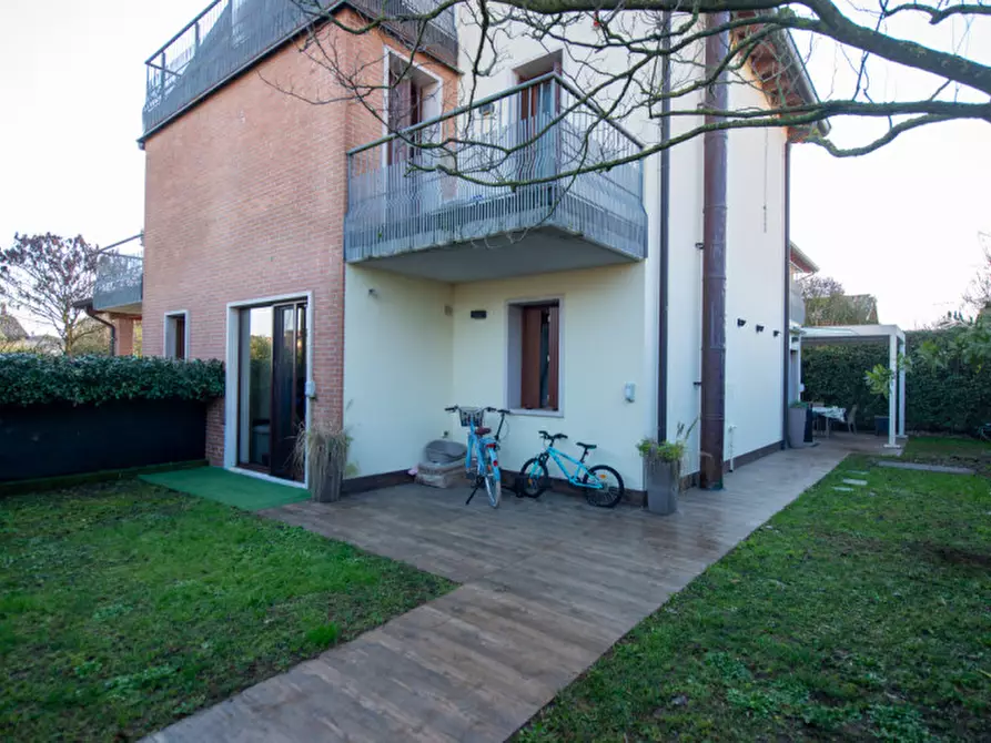 Immagine 3 di Casa bifamiliare in vendita  a Bussolengo