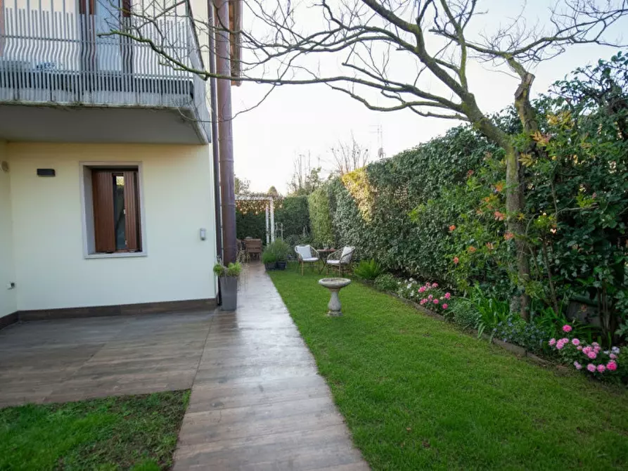 Immagine 4 di Casa bifamiliare in vendita  a Bussolengo