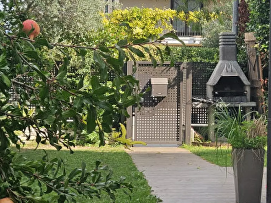 Immagine 5 di Casa bifamiliare in vendita  a Bussolengo