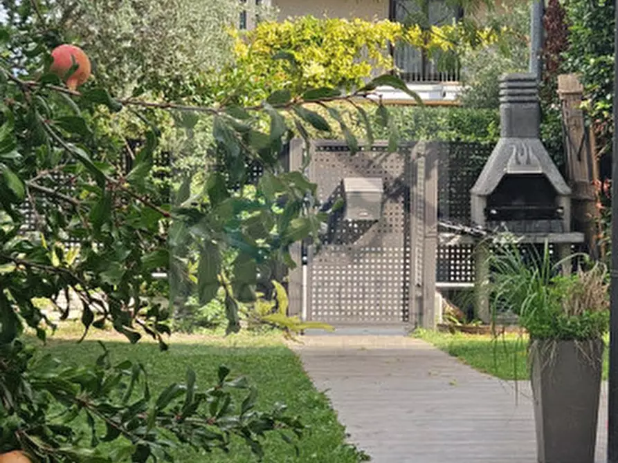 Immagine 6 di Casa bifamiliare in vendita  a Bussolengo