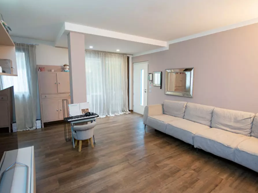 Immagine 7 di Casa bifamiliare in vendita  a Bussolengo