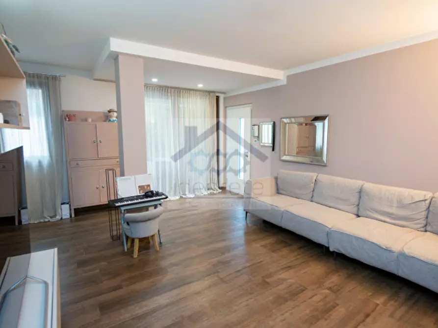 Immagine 7 di Casa bifamiliare in vendita  a Bussolengo