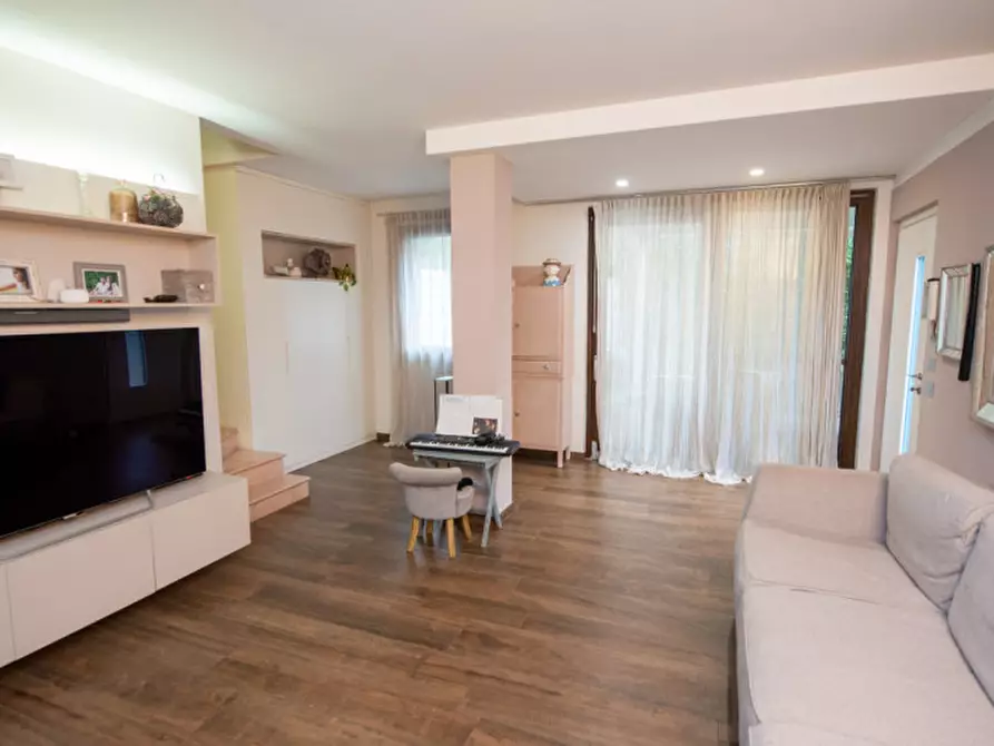 Immagine 8 di Casa bifamiliare in vendita  a Bussolengo