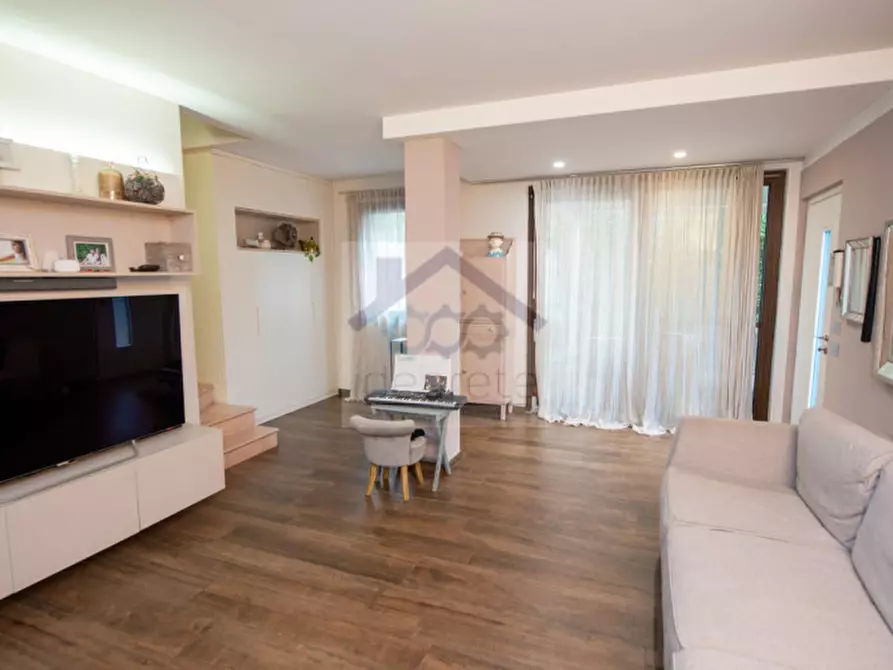 Immagine 8 di Casa bifamiliare in vendita  a Bussolengo