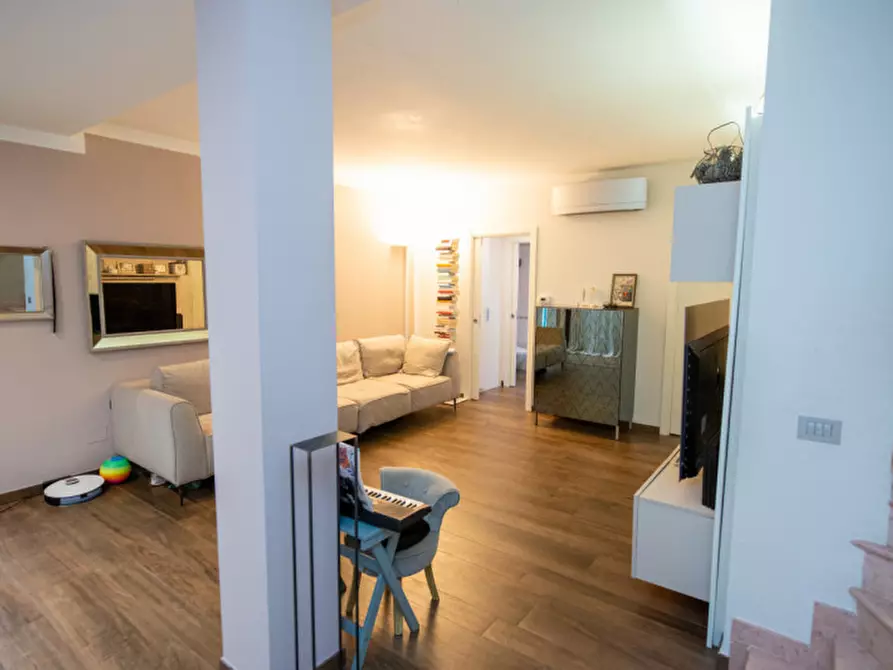 Immagine 9 di Casa bifamiliare in vendita  a Bussolengo