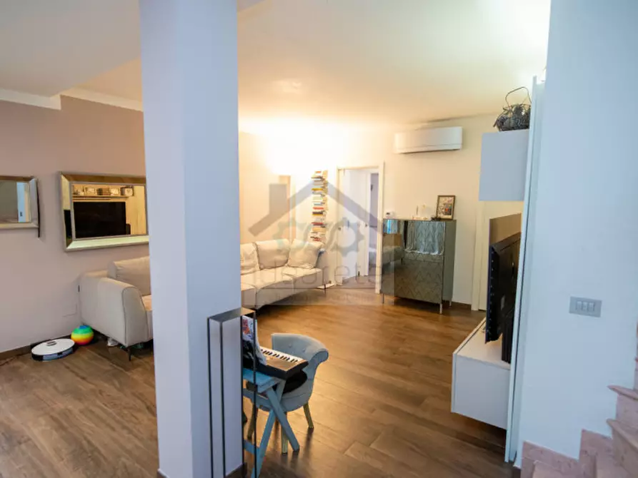 Immagine 9 di Casa bifamiliare in vendita  a Bussolengo