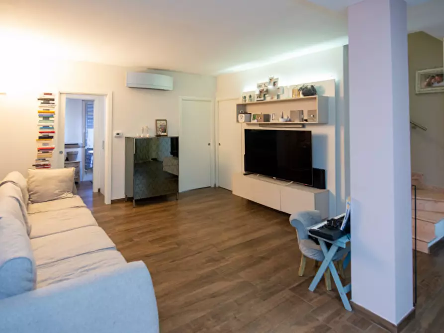 Immagine 10 di Casa bifamiliare in vendita  a Bussolengo