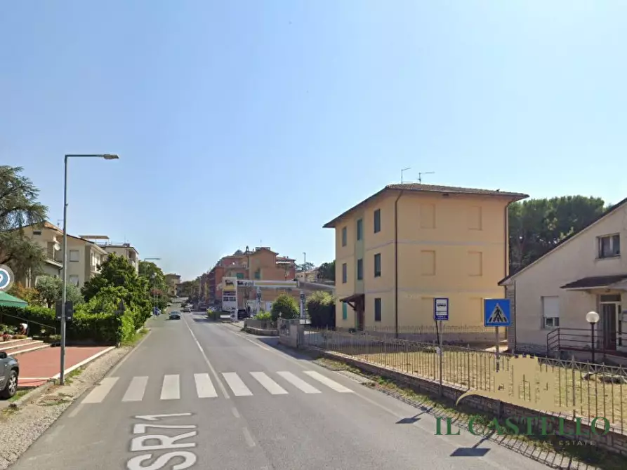 Immagine 4 di Negozio in affitto  in Via Roma a Castiglione Del Lago