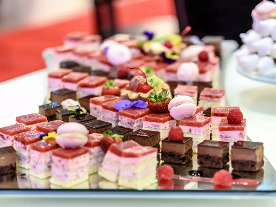 Immagine 7 di Attività commerciale in vendita  in Via Roma a Lonato del Garda