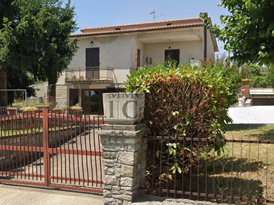 Immagine 1 di Casa indipendente in vendita  in pineta a Castiglione Del Lago