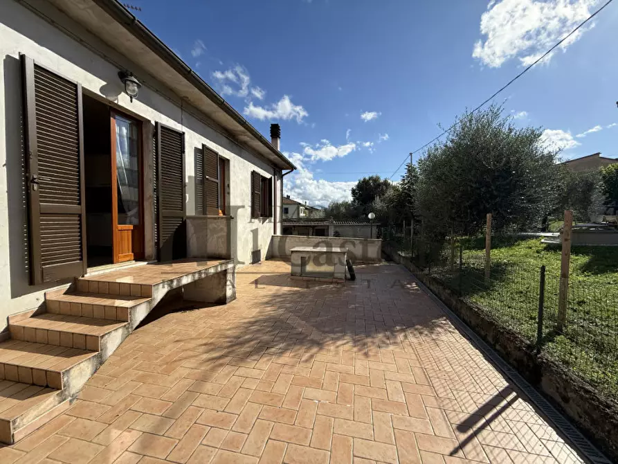 Immagine 3 di Casa indipendente in vendita  in pineta a Castiglione Del Lago