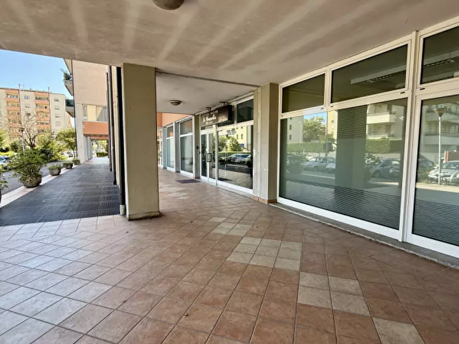 Immagine 2 di Negozio in vendita  in VIA DUPRE' a Padova