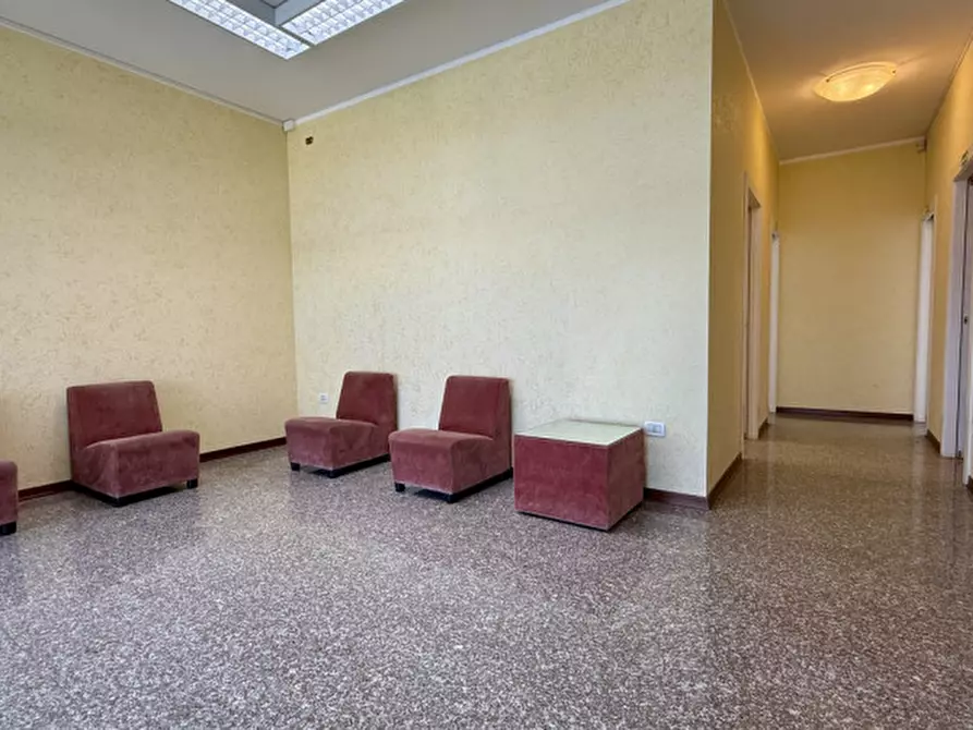 Immagine 4 di Negozio in vendita  in VIA DUPRE' a Padova