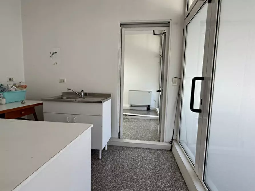 Immagine 8 di Negozio in vendita  in VIA DUPRE' a Padova