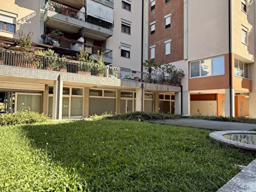 Immagine 12 di Negozio in vendita  in VIA DUPRE' a Padova
