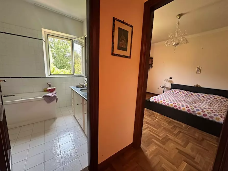 Immagine 18 di Villa in vendita  a Viterbo