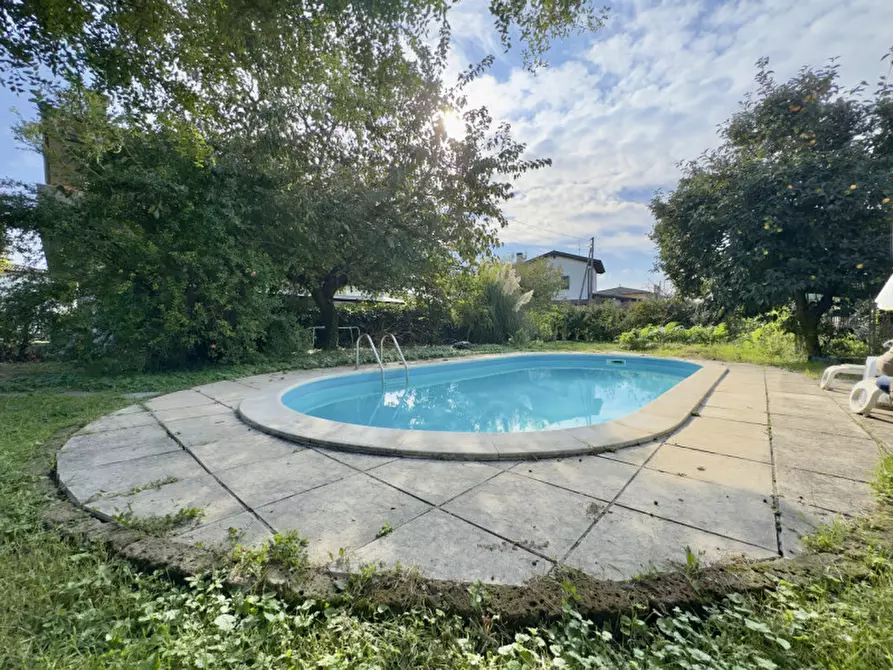 Immagine 1 di Villa in vendita  a Villafranca Padovana