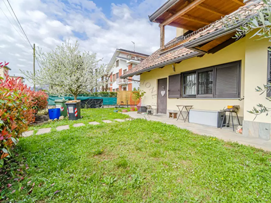 Immagine 3 di Villa in vendita  in Via Vittorio Alfieri 43B a San Gillio