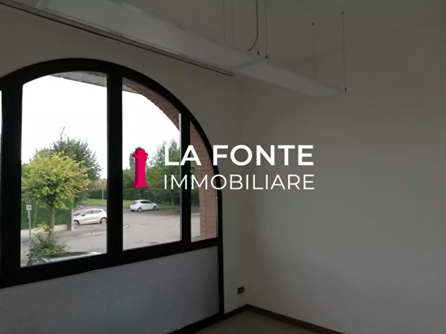 Immagine 7 di Negozio in vendita  in Via Alessandro Manzoni a Stra