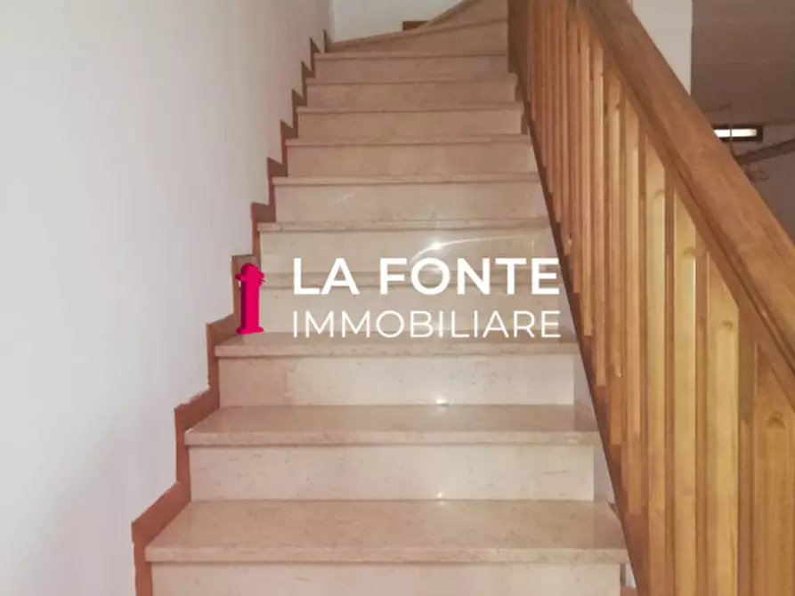 Immagine 15 di Negozio in vendita  in Via Alessandro Manzoni a Stra