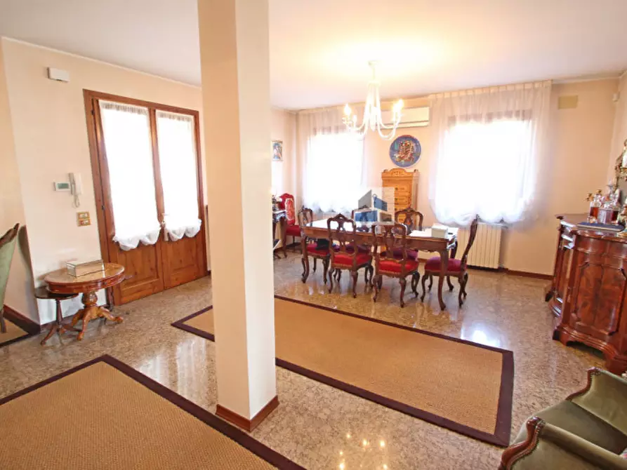 Immagine 2 di Casa bifamiliare in vendita  in via fratella a Santa Maria Di Sala