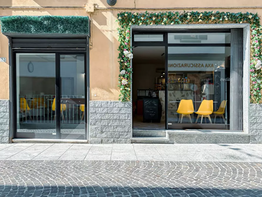 Immagine 2 di Attività commerciale in vendita  in via matteotti n 25 a Oleggio