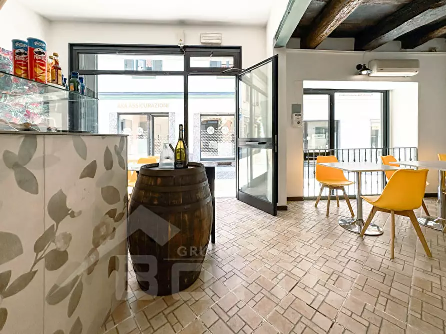 Immagine 5 di Attività commerciale in vendita  in via matteotti n 25 a Oleggio