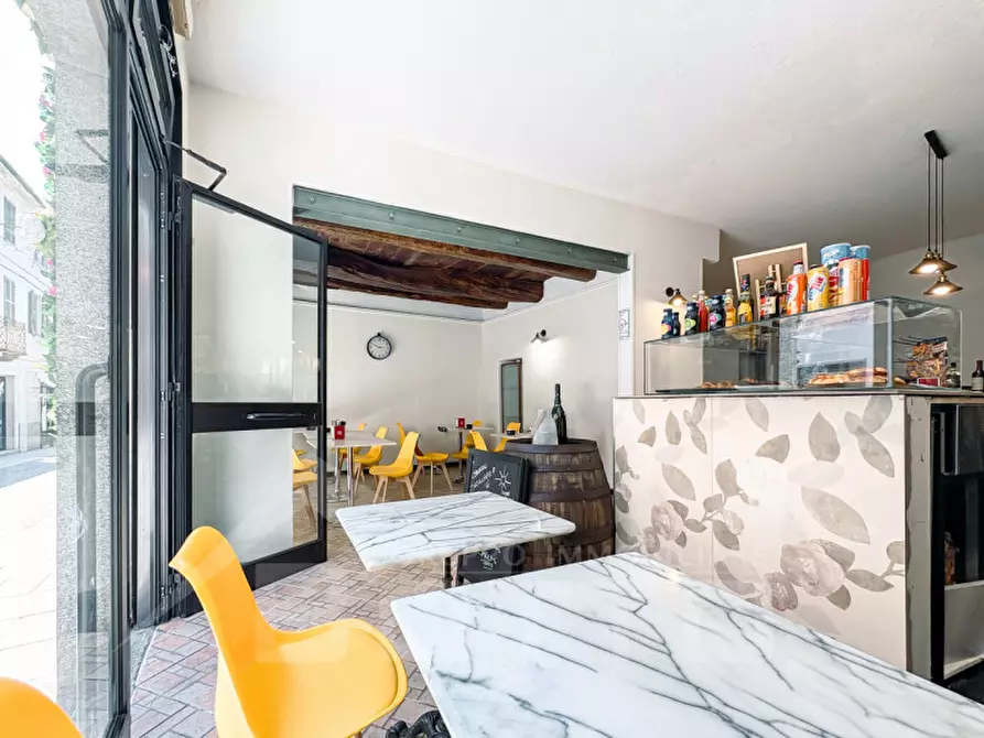 Immagine 9 di Attività commerciale in vendita  in via matteotti n 25 a Oleggio