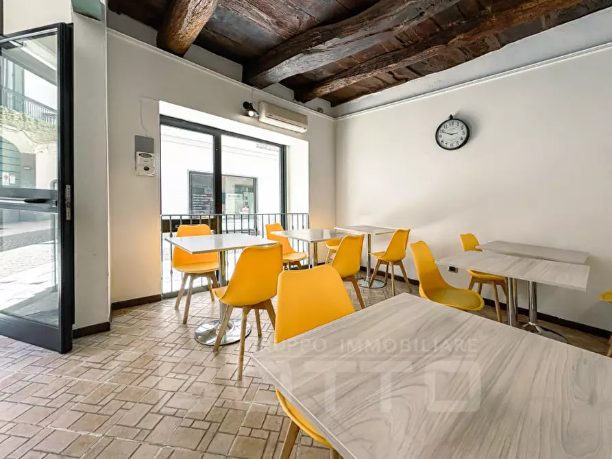 Immagine 10 di Attività commerciale in vendita  in via matteotti n 25 a Oleggio