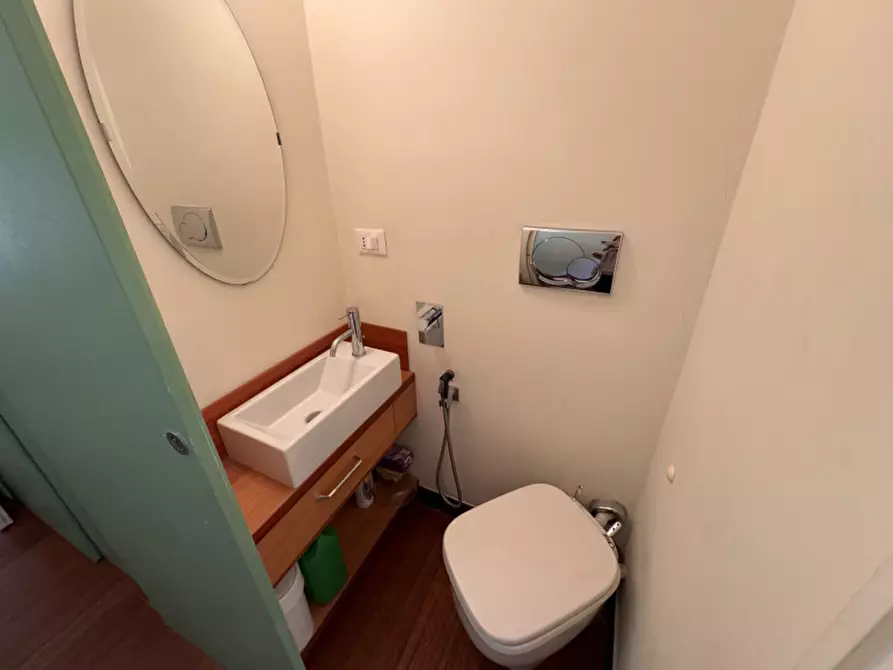 Immagine 11 di Appartamento in vendita  in piazza delle oche a Genova