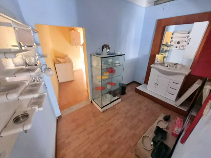 Immagine 9 di Negozio in vendita  in VIA MASACCIO a Firenze