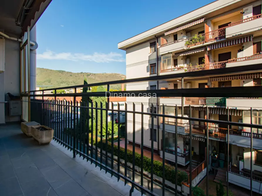 Immagine 12 di Appartamento in vendita  in Viale della Repubblica a Prato