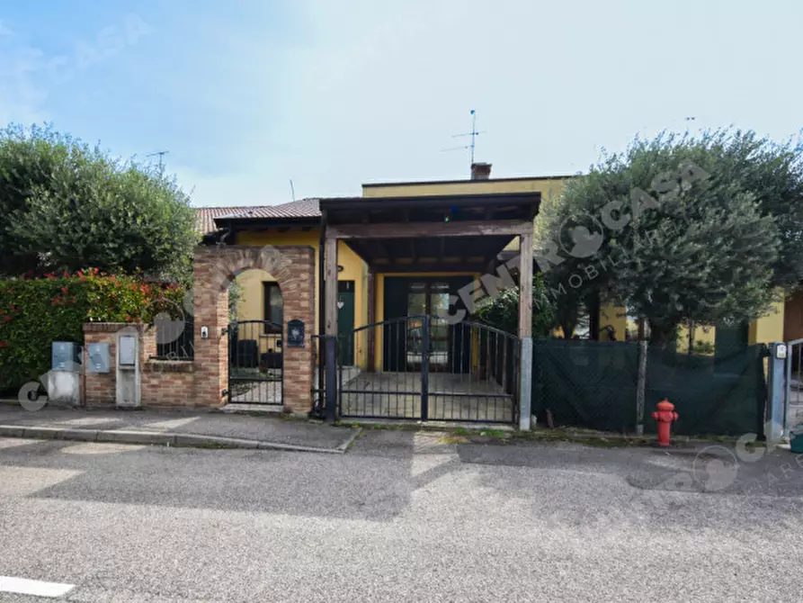 Immagine 20 di Villetta a schiera in vendita  in Via Giacomo Leopardi a Cerea