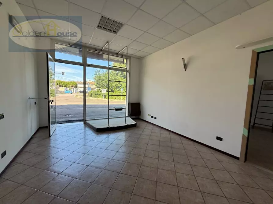 Immagine 3 di Negozio in vendita  in Via Fascinata 2 a Argenta