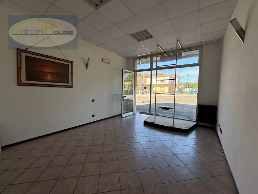 Immagine 5 di Negozio in vendita  in Via Fascinata 2 a Argenta