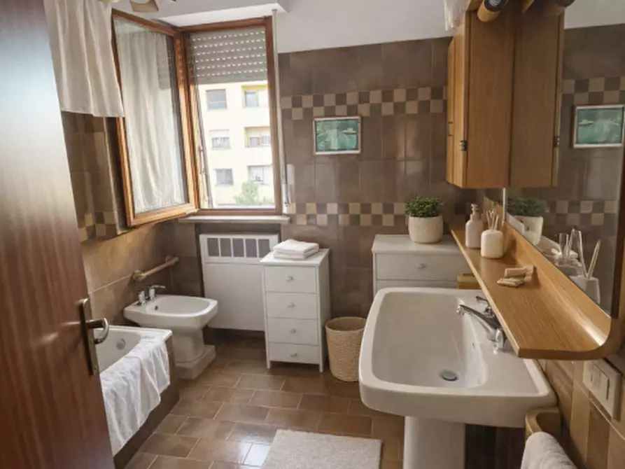 Immagine 10 di Appartamento in vendita  a Senigallia