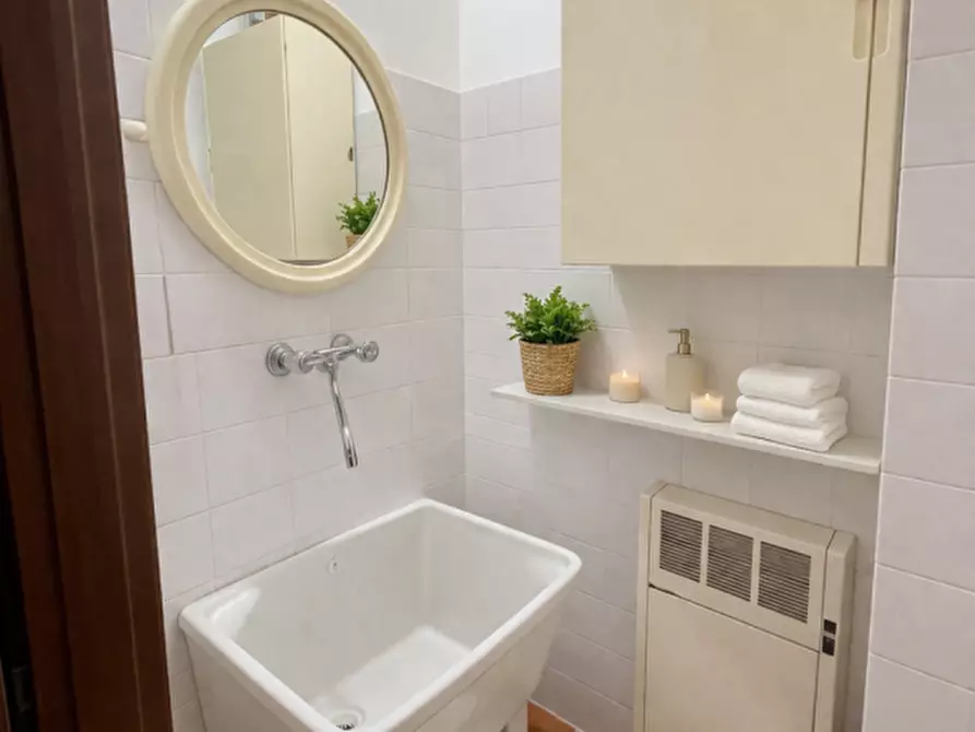 Immagine 11 di Appartamento in vendita  a Senigallia