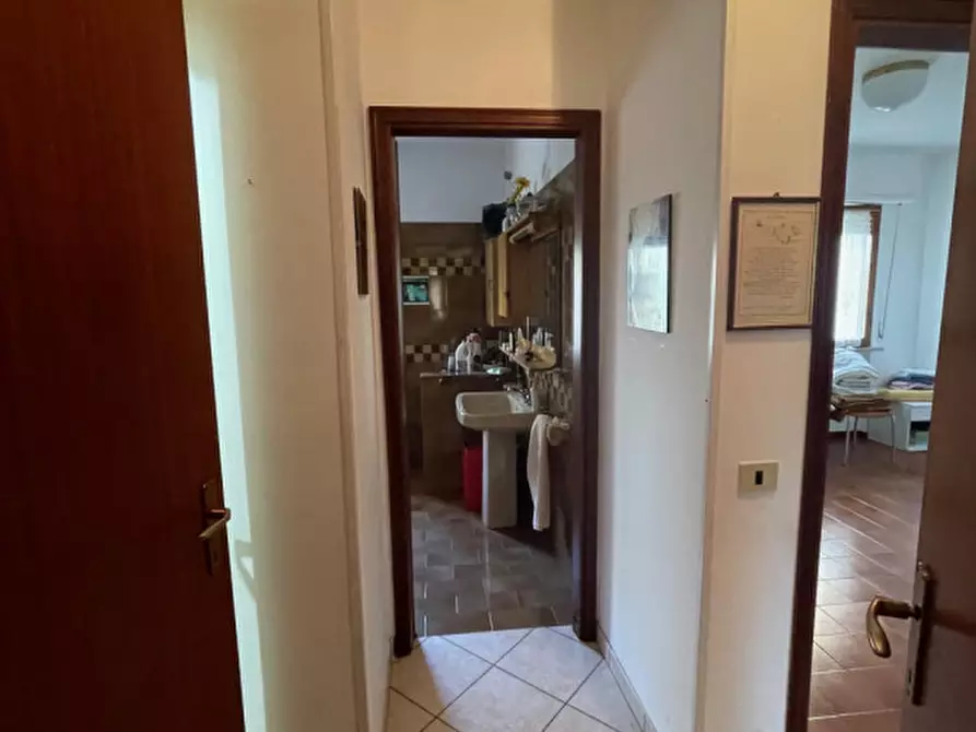 Immagine 12 di Appartamento in vendita  a Senigallia