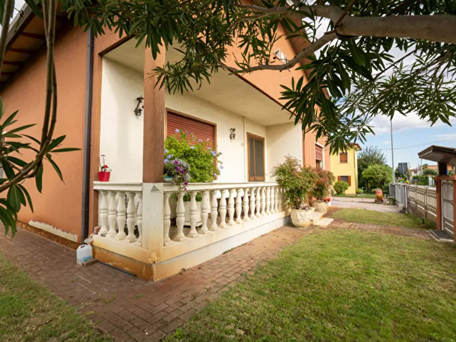 Immagine 1 di Casa indipendente in vendita  a Legnaro