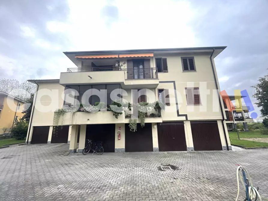 Immagine 1 di Appartamento in vendita  in via guzzafame a Lacchiarella