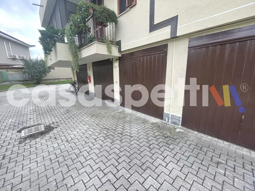 Immagine 5 di Appartamento in vendita  in via guzzafame a Lacchiarella