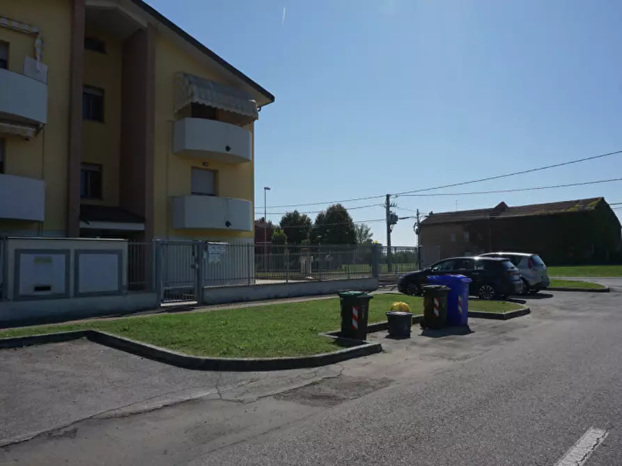 Immagine 6 di Appartamento in vendita  in Via Cesare Gennari, 2 a Torrile