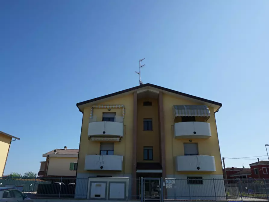 Immagine 43 di Appartamento in vendita  in Via Cesare Gennari, 2 a Torrile