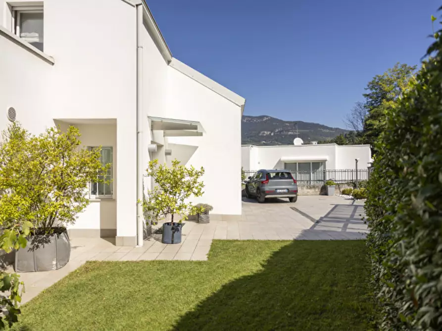 Immagine 4 di Villa in vendita  in Via Nedda Falzolgher a Trento